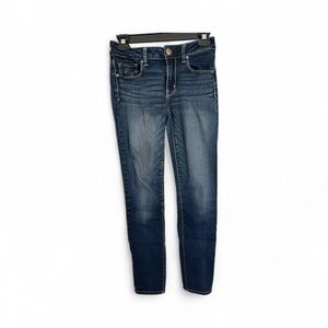 American Eagle Outfitters women's blue skinny jeans.